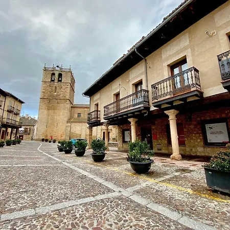 La Casa De Paloma En La Plaza Encanto Historico Daire Riaza